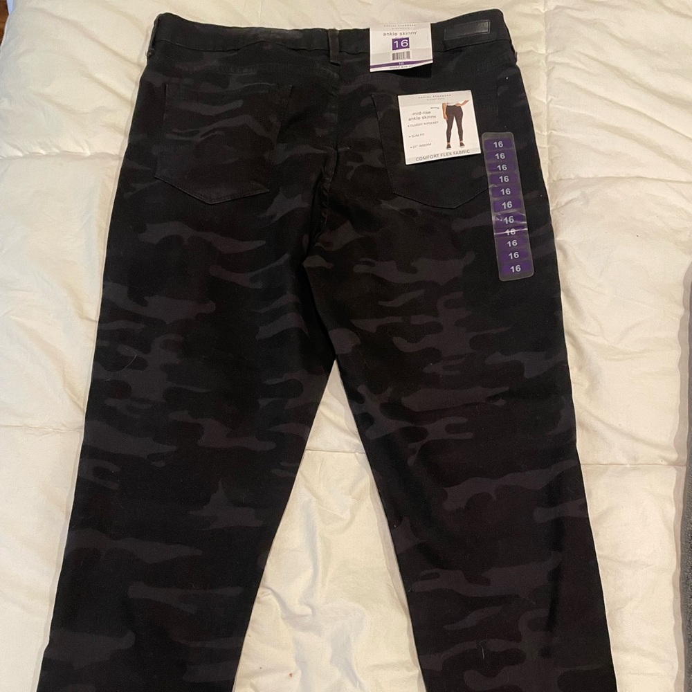 NWT Social Standard By Sanctuary Mid Rise Ankle Skinny Jeans Size 16 Camo Print